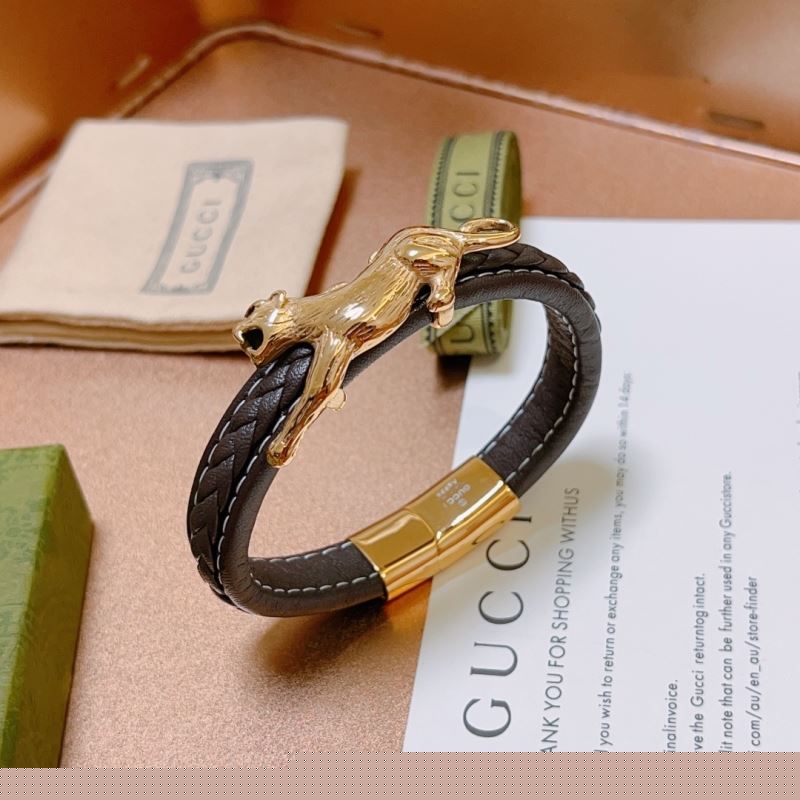 G*u*i bracelets